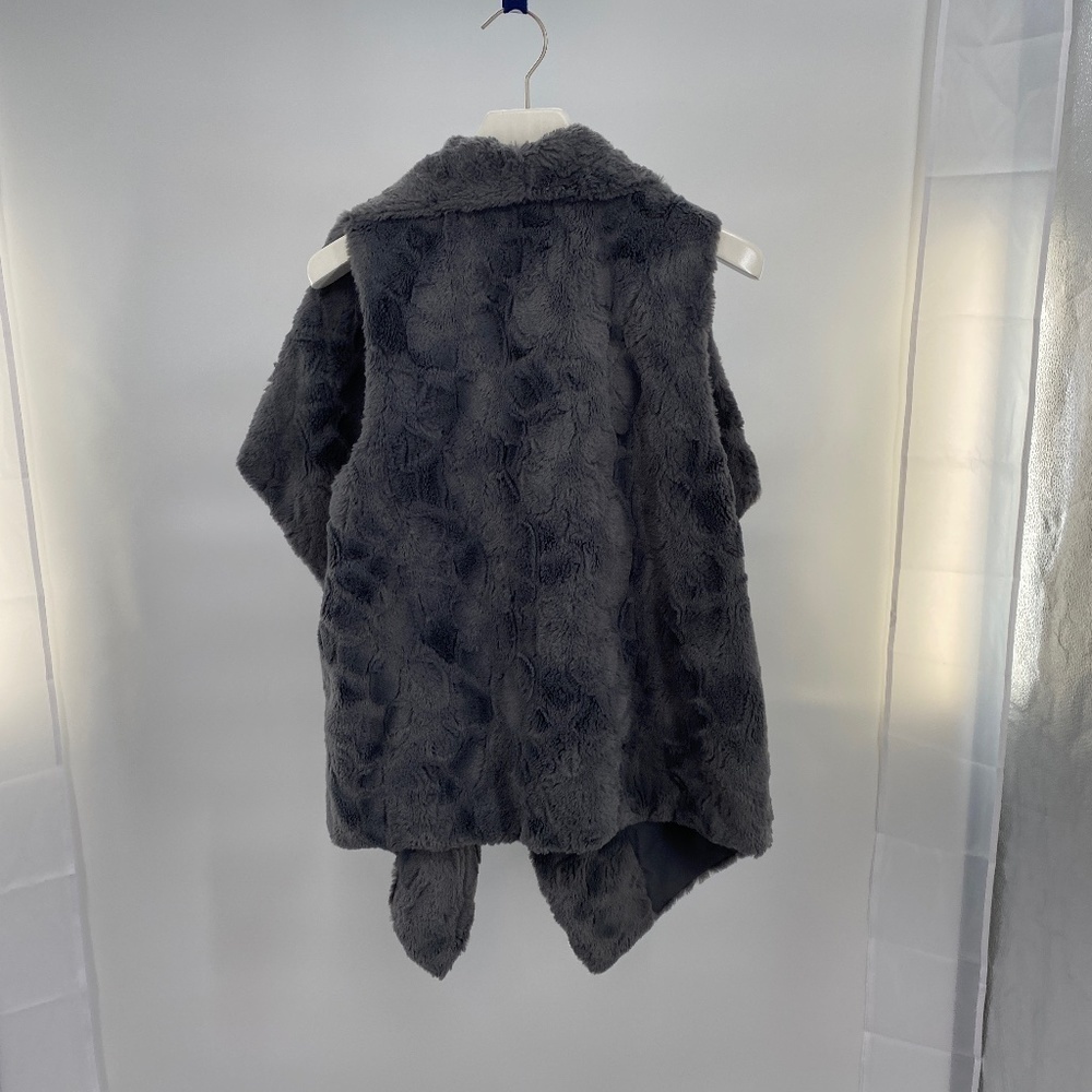 Jack by BB Dakota Faux Fur Vest - Picture 5 of 5